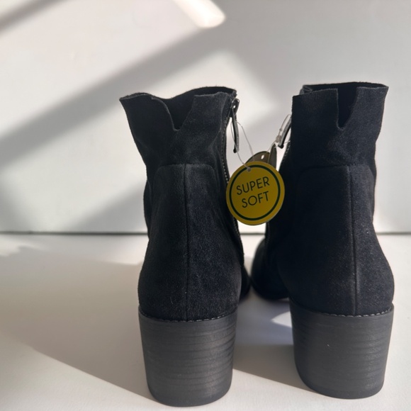 Paul Green Suede Ankle Boots  US size 8 Retail $595 - Picture 7 of 9